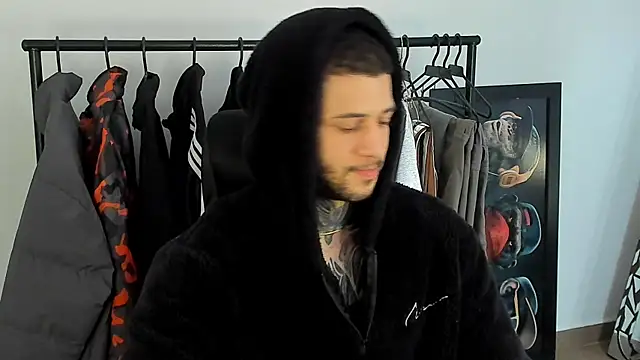  jamesleandros1 online show from December 3, 2025, 2:48 pm