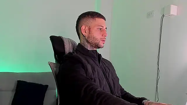  jamesleandros1 online show from June 28, 2026, 2:28 am