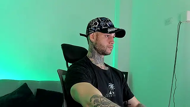  jamesleandros1 online show from June 29, 2026, 4:19 am