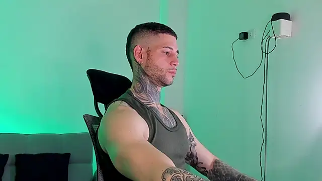  jamesleandros1 online show from July 5, 2026, 5:31 pm