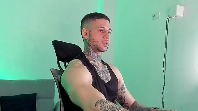  jamesleandros1 online show from July 6, 2026, 10:23 pm