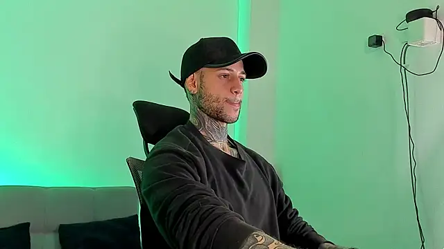  jamesleandros1 online show from July 11, 2026, 3:42 am