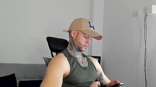  jamesleandros1 online show from July 19, 2026, 8:01 pm