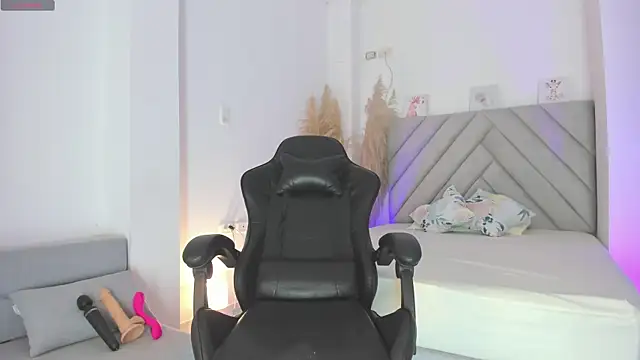 perlacobre999 online show from February 14, 2025, 1:08 pm