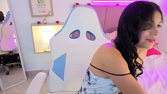 PIA STONE online show from September 12, 2025, 9:15 pm