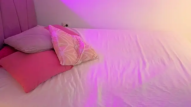 PIA STONE online show from February 2, 2026, 9:02 pm