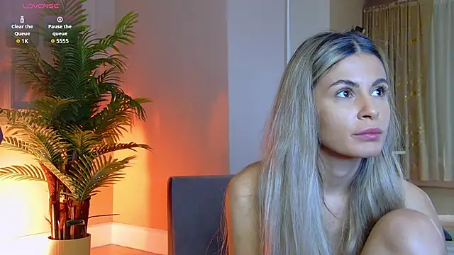 Avril Cyrus online show from December 19, 2025, 7:37 am