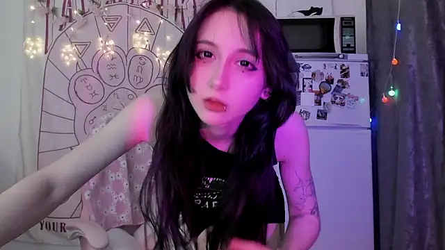 Holy420lolii online show from January 17, 2026, 5:16 pm