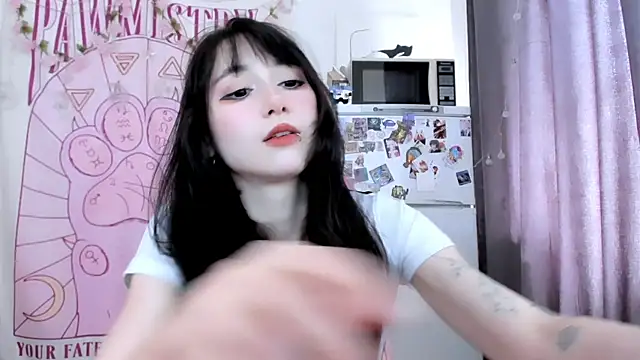 Snapshot of Holy420lolii chatting on June 12, 2026, 1:10 pm Holy420lolii online show from June 12, 2026, 1:10 pm