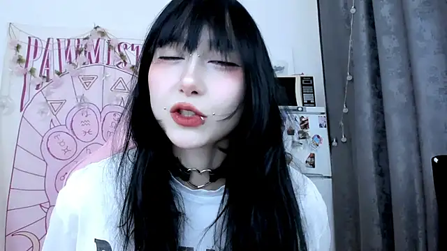 Snapshot of Holy420lolii chatting on June 14, 2026, 5:15 pm Holy420lolii online show from June 14, 2026, 5:15 pm