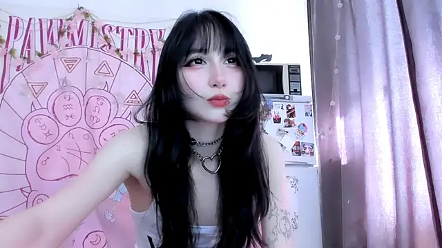 Snapshot of Holy420lolii chatting on June 19, 2026, 1:59 pm Holy420lolii online show from June 19, 2026, 1:59 pm