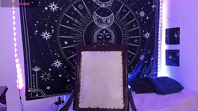 Eva Lee  online show from November 12, 2025, 8:04 am