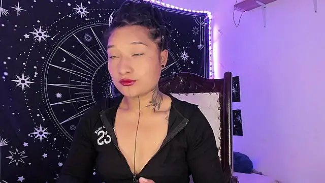 Eva Lee  online show from November 22, 2025, 8:35 am