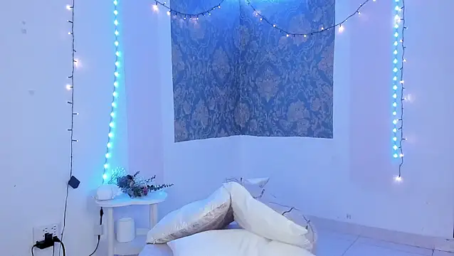 Eva Lee  online show from April 19, 2026, 10:03 am