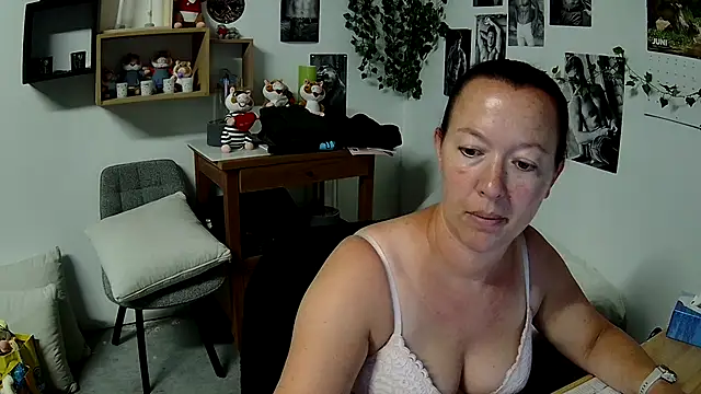 Snapshot of AnyaKrey@xh chatting on June 24, 2026, 12:04 pm AnyaKreyxh online show from June 24, 2026, 12:04 pm