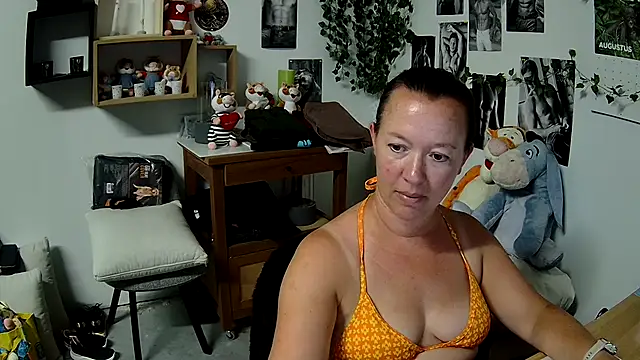 Snapshot of AnyaKrey@xh chatting on August 4, 2026, 11:13 am AnyaKreyxh online show from August 4, 2026, 11:13 am