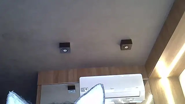 Skinny-Kitten online show from October 28, 2025, 6:21 pm