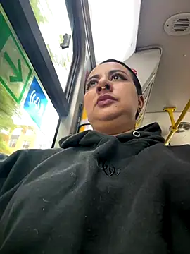 Abril Luv online show from January 8, 2026, 12:29 pm