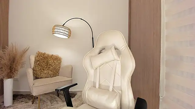 wandathompson  online show from September 30, 2025, 11:04 am