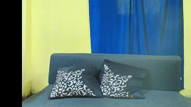 Cute boy2000 online show from November 18, 2025, 5:45 am