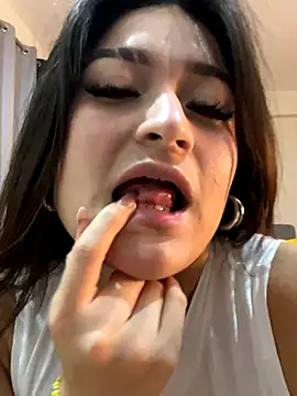 LuceroRm online show from September 21, 2025, 3:52 am