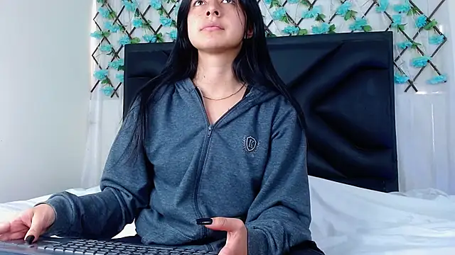 EmmaWilliamss online show from September 30, 2025, 4:12 pm