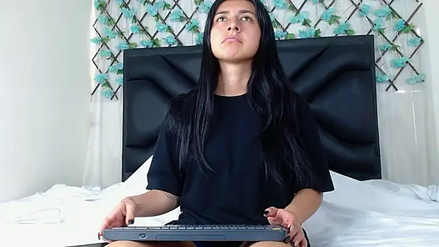 EmmaWilliamss online show from October 8, 2025, 3:31 pm