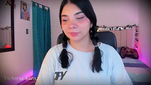 victoriaasaenz  online show from December 17, 2025, 12:38 am