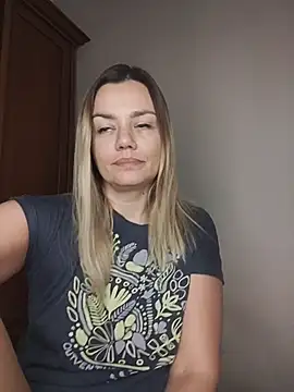 KrissSexi online show from November 19, 2025, 5:40 am