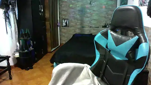 AngelaQueen  online show from September 8, 2025, 4:39 pm