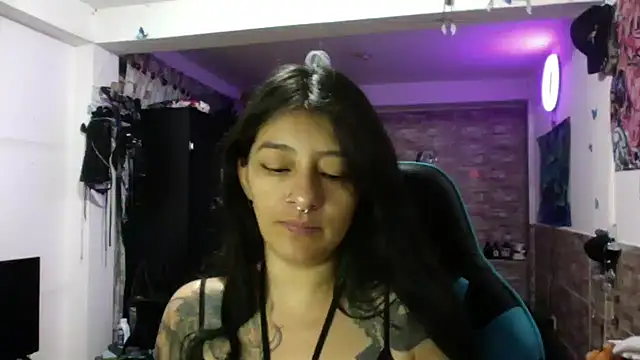 AngelaQueen  online show from September 18, 2025, 5:48 pm