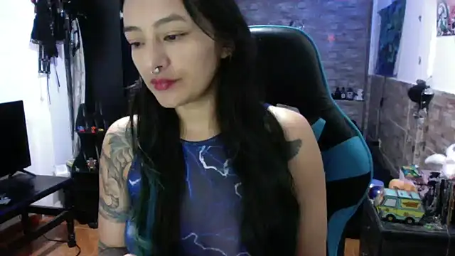 AngelaQueen  online show from October 14, 2025, 4:41 pm