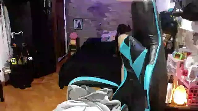 AngelaQueen  online show from April 5, 2026, 4:37 pm