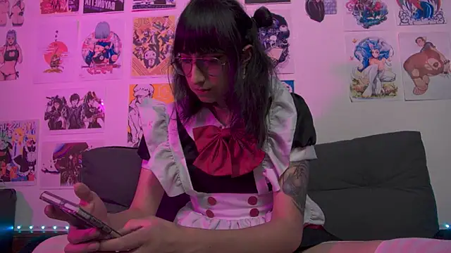 snowblack  online show from January 13, 2025, 2:32 pm