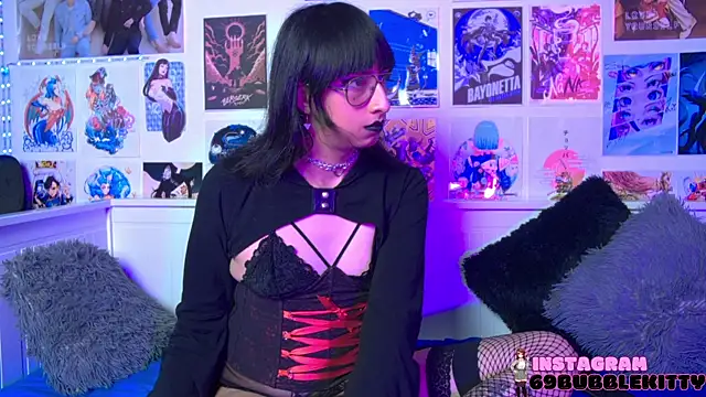 snowblack  online show from March 5, 2025, 4:02 pm