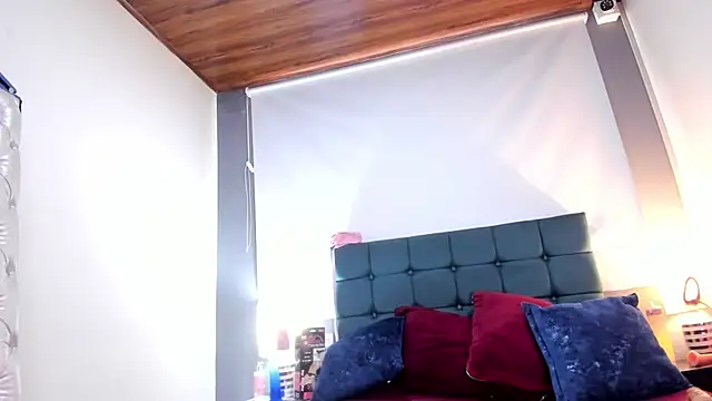 charlott lens online show from September 28, 2025, 5:40 pm