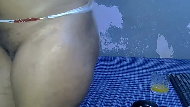 sweetchocolate9 online show from April 13, 2026, 8:36 pm