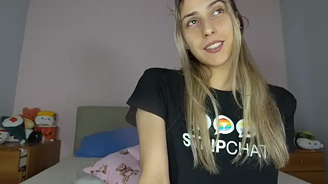 Chiara 2002 online show from June 7, 2026, 10:02 pm