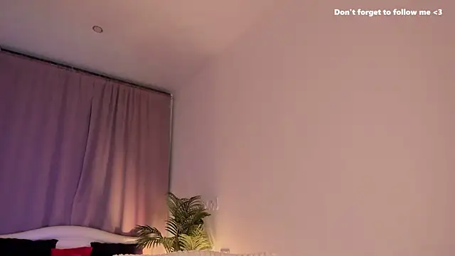 LauraCoy online show from January 16, 2025, 3:23 am