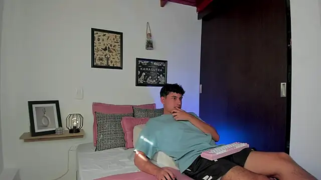 charlottte queen online show from October 28, 2025, 8:33 pm