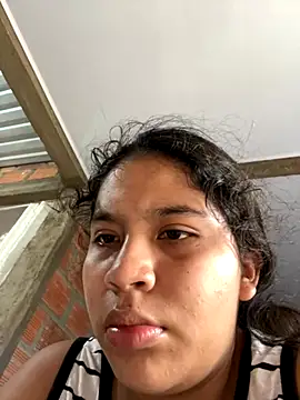 moncerrat luna online show from November 19, 2025, 4:40 pm