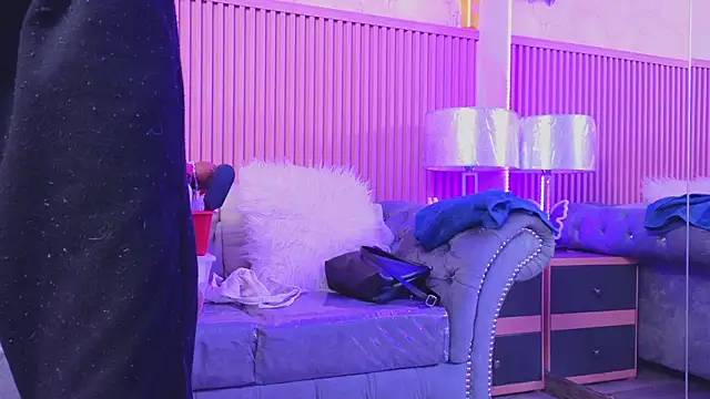 Emiily Scott1 online show from December 6, 2024, 12:38 pm