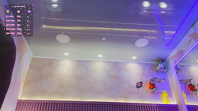 Emiily Scott1 online show from December 20, 2024, 12:49 pm