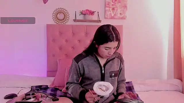 aliice walker  online show from December 5, 2024, 12:22 pm