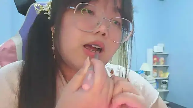 ANNELIESE  online show from September 20, 2025, 4:08 pm