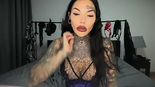 claudiacvc95 online show from October 16, 2025, 8:59 am