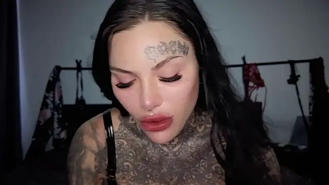 claudiacvc95 online show from April 18, 2026, 8:18 am