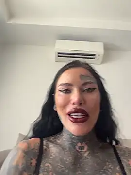 claudiacvc95 online show from June 20, 2026, 7:00 am