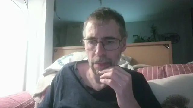 ptitcanard60600 online show from April 26, 2026, 9:45 pm