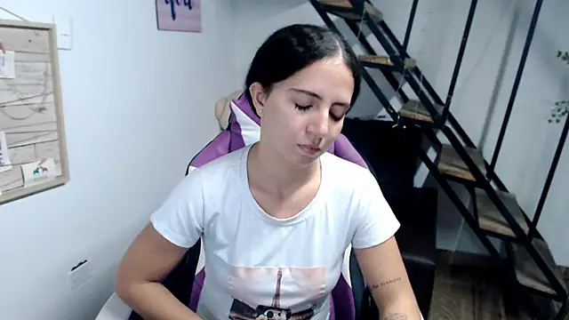 samantha baby  online show from November 24, 2025, 5:34 pm